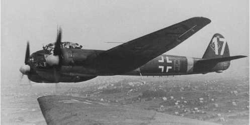 Το δικινητήριο βομβαρδιστικό Ju88 ήταν το «παιδί για όλες τις δουλειές» της Γερμανικής αεροπορίας. Χρησιμοποιήθηκε και σαν βομβαρδιστικό καθέτου εφορμήσεως με μέτρια αποτελέσματα γιατί ο σκελετός δεν άντεχε τις έντονες καταπονήσεις τις απότομης ανόδου.